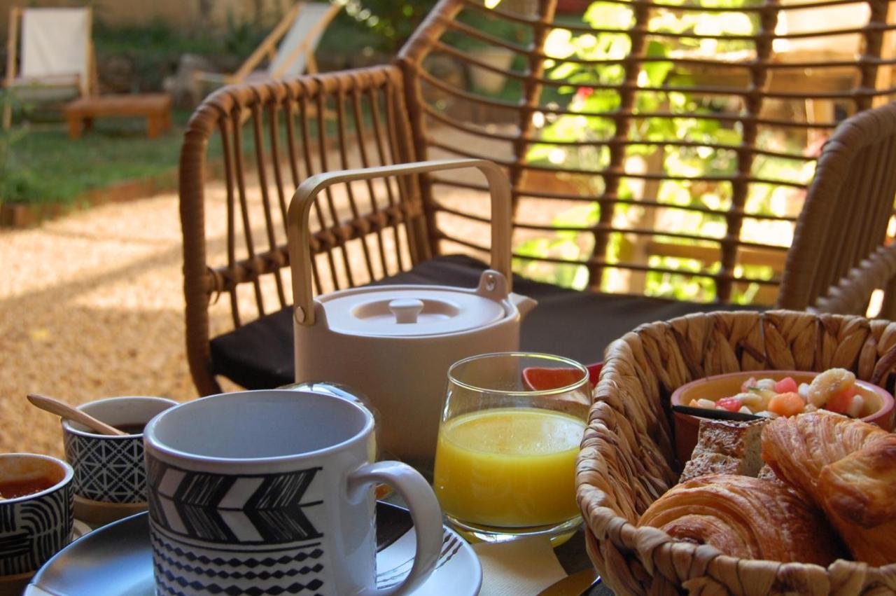 La Bucolique, Chambres Et Jardin D'Hotes Sabran Εξωτερικό φωτογραφία