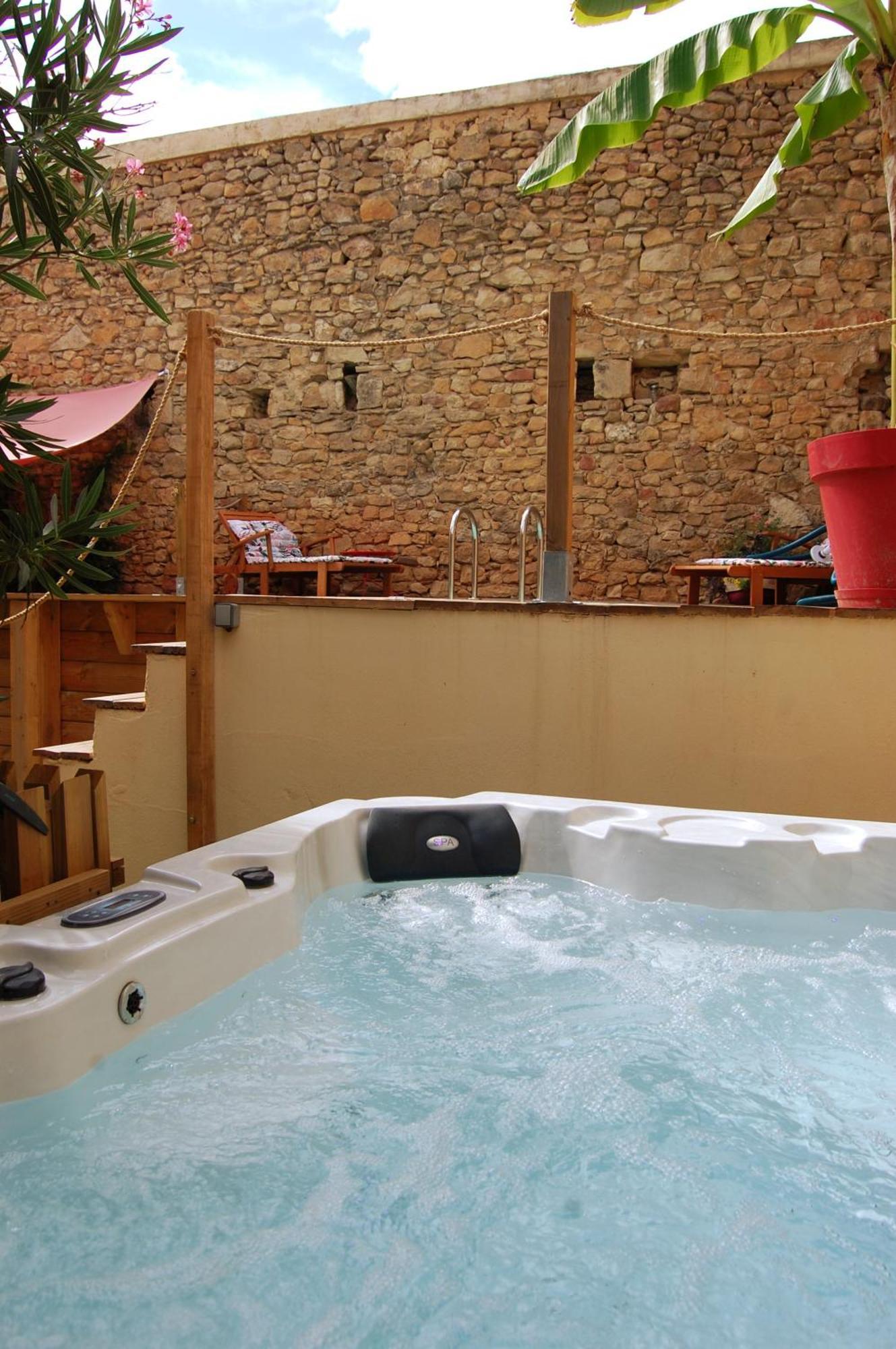La Bucolique, Chambres Et Jardin D'Hotes Sabran Εξωτερικό φωτογραφία
