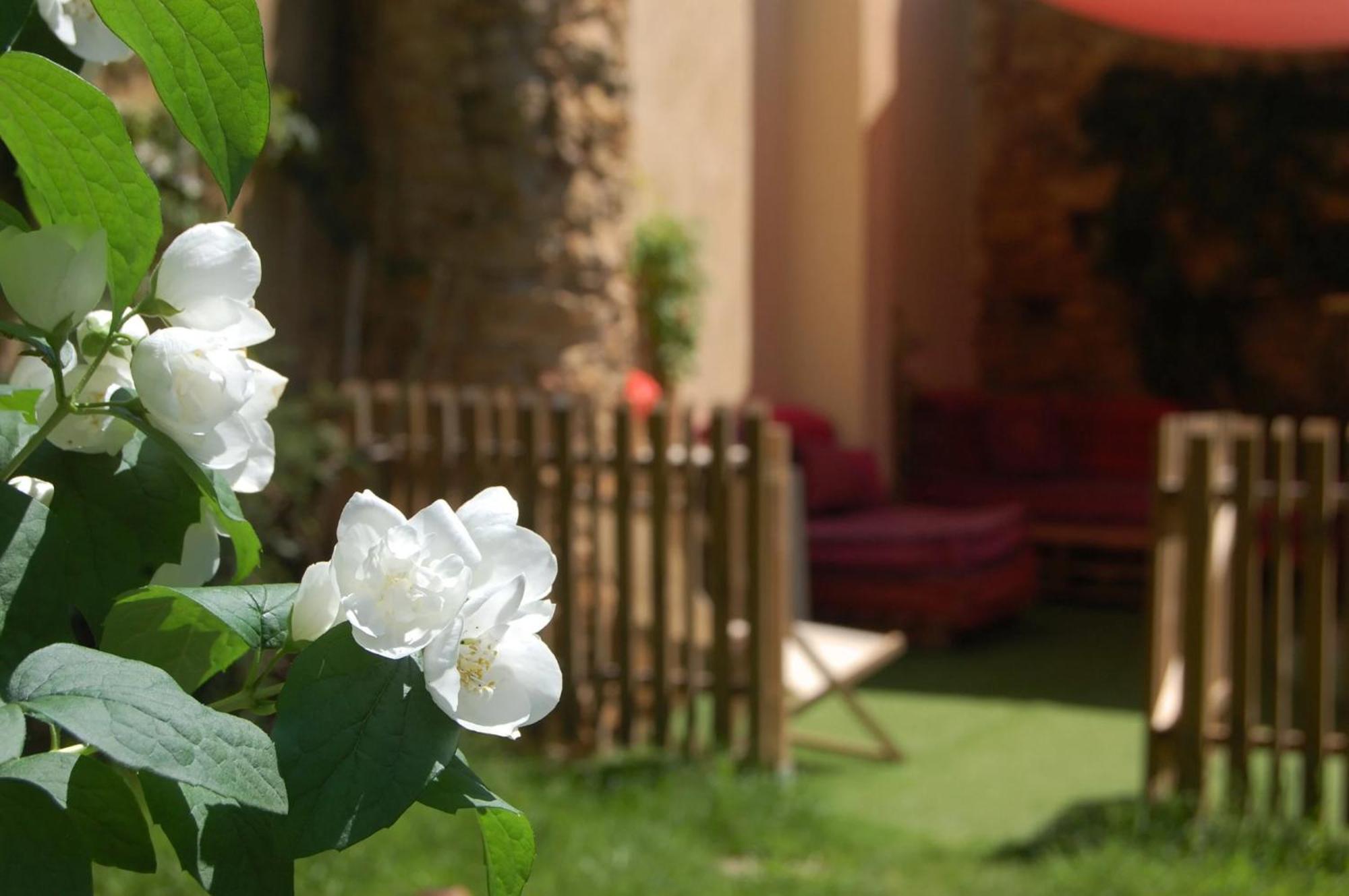 La Bucolique, Chambres Et Jardin D'Hotes Sabran Εξωτερικό φωτογραφία